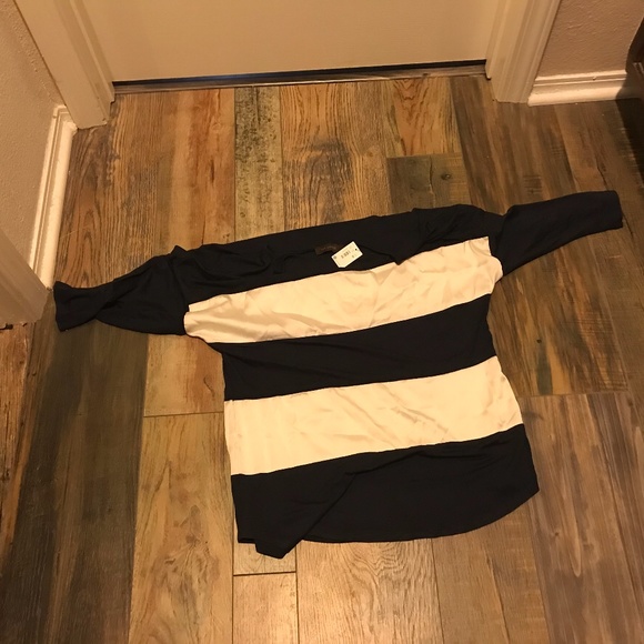 The limited Navy Blue & White 3/4 Sleeve New with Tags Blouse - Picture 1 of 14
